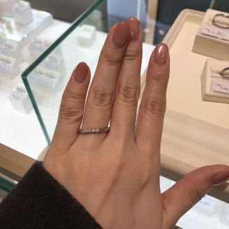 【festaria bijou SOPHIA(フェスタリア ビジュソフィア)】の口コミ 上から見たら普通の5石の指輪ですが、横から見ると繊細な爪で一つ一つの石...