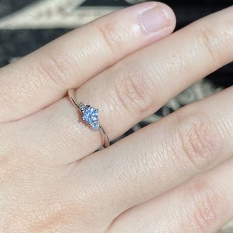 【HOSHI no SUNA 星の砂(ほしのすな)】の口コミ デザインは、シンプルそうに見えて、動きがあり、見ていて飽きがこないとも...