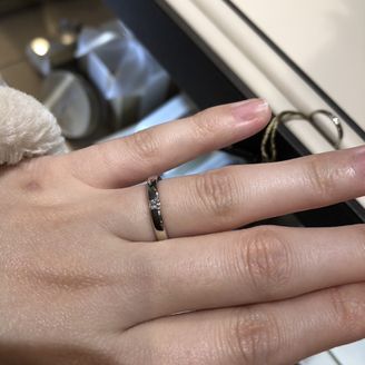 【DAMIANI(ダミアーニ)】の口コミ 真実の愛を意味している指輪であり、一粒ダイヤが0.05ctもあるため、...