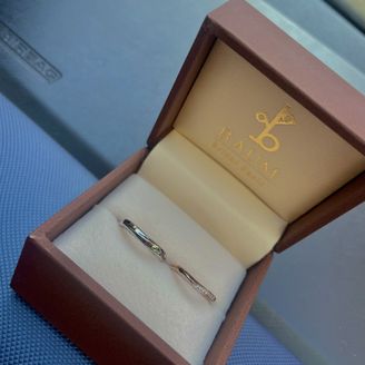 【BAUM(バーム)】の口コミ 指輪のデザインです。初めは違う指輪のデザインを見たくて来店しましたが、...