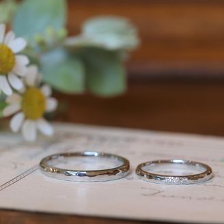 【Jewelry Petit(ジュエリープチ)】の口コミ 表面のボコボコデザインが気に入りました。
細目でシンプルにずっと付けれ...