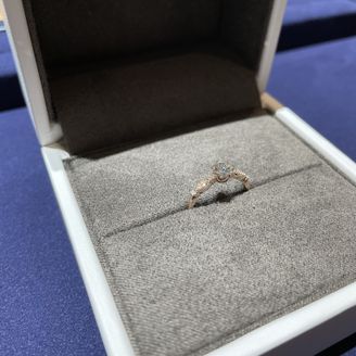 【Flavor(フレーバー)】の口コミ デザインが非常に可愛い。
婚約者も悩んで悩んで決めたものですが、
色味...