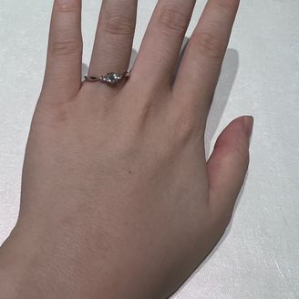 【MILK&Strawberry(ミルクアンドストロベリー)】の口コミ ピンクダイヤが付いている指輪を探していました。ダイヤモンドの隣の小さい...