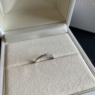 【VIVAGE(ヴィヴァージュ)】の口コミ 手が綺麗に見えて、輝きがいいものを選びました。メレダイヤの輝きが綺麗で...