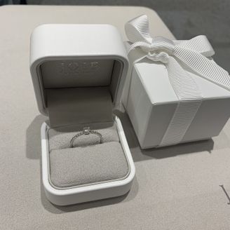 【Joie de treat.(ジョア・ドゥ・トリート)】の口コミ フルエタニティ＋センターダイヤで、どこから見てもキラキラしている満足度...