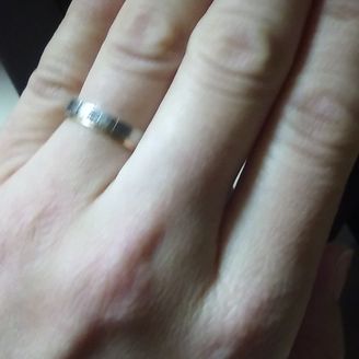 【PROMESSA(プロメッサ)】の口コミ シンプルなデザインで、主人と少し違うデザインを選べたことです。
お揃い...