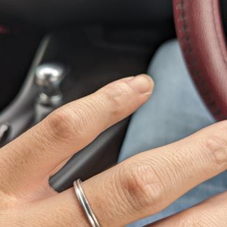 【SEVEN DREAMS(セブンドリームス)】の口コミ シンプルでかわいいデザインが気に入って買いました。はめ心地もよくキズも...