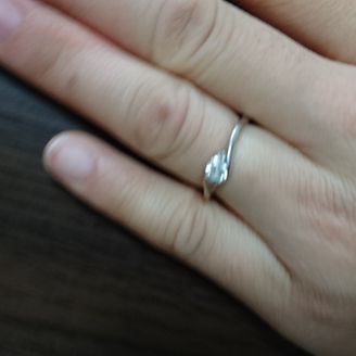 【ROYAL ASSCHER(ロイヤル・アッシャー)】の口コミ 当時、衣料品店に勤めていたので、衣類などにひっかけないデザインが希望で...