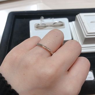 【FRAU KOBE JAPAN(フラウ コウベ ジャパン)】の口コミ デザインはシンプルなものから、豪華なものや可愛いものまでさまざまな種類...