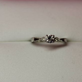 【William-LennyDiamond(ウィリアム・レニー・ダイヤモンド)】の口コミ 一番最初に見た時に、「これがいいな」と思いました。
でも、即決できなく...