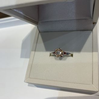 【Littluz(リトルス)】の口コミ いくつかのブランドを見た後、本当に自分がほしい婚約指輪のデザインが思い...