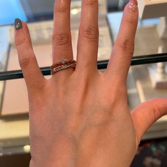 【Ginza Rim(銀座リム)】の口コミ 可愛らしいデザイン
が多く、一番最初にみた指輪がかなりしっくりきました...