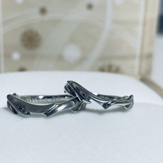 【萬時(Manji)】の口コミ 和のテイストが好みで、神獣「朱雀」をモチーフにしているのと他の指輪とデ...