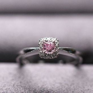 【Jeweler's room Shink(ジュエラーズルームシンク)】の口コミ ピンクダイヤモンドの指輪を探していました。
当初は白いダイヤモンドの両...