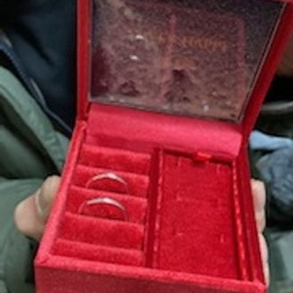 【THE KISS(ザ・キッス)】の口コミ シンプルで四六時中つけていられるものを求めていた為こちらを選びました。...