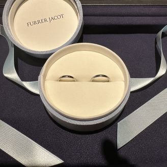 【【閉業】フラー・ジャコー(FURRER-JACOT)】の口コミ デザインは婚約指輪がメレダイヤもついているキラキラしたものなので、重ね...