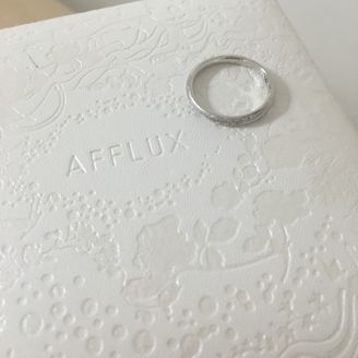 【AFFLUX(アフラックス)】の口コミ 婚約指輪、結婚指輪をつけるならこのデザインと決めていました。理想のもの...