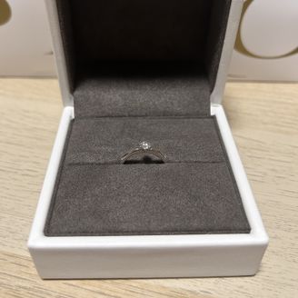 【トリニティ(Trinity)】の口コミ 元々、婚約指輪を買うかどうしようか迷いながら店舗へ行ったのですが、セレ...