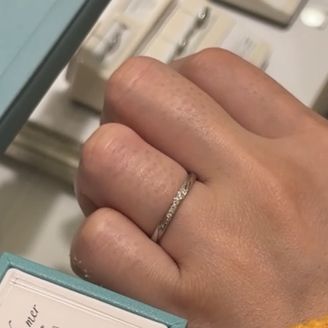 【LUCIE(ルシエ)】の口コミ 海、波をイメージして作られていてシンプルで可愛いです。細身のタイプでど...