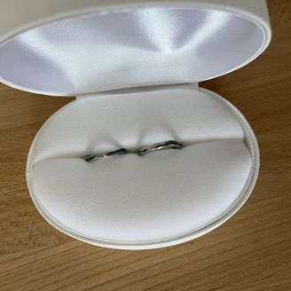 【Aroode(アローデ)】の口コミ もともとまっすぐな指輪ではなく、波打ってるような指輪を探していました。...
