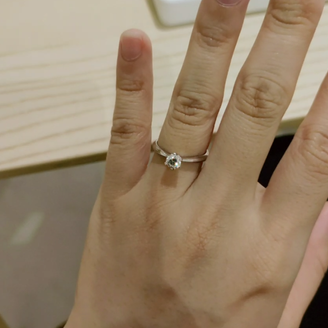 【Princesse(プランセス)】の口コミ The王道のシンプルなデザインの婚約指輪になりますが、よりダイヤモンド...