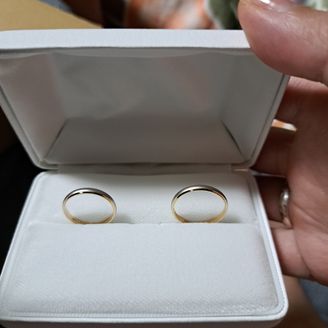 【Premium Destiny(プレミアム・ディスティニー)】の口コミ まずプラチナ素材のもので探していて金とプラチナで施されたシンプルなデザ...