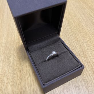 【CHER LUV(シェールラブ)】の口コミ シンプルなデザインではあるが、緩やかなツイストをかけることによりオシャ...