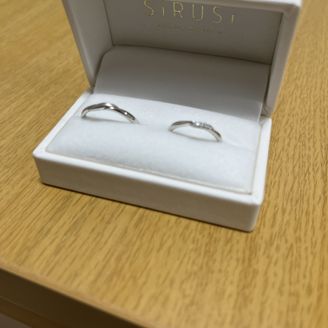 【SiRUSi(シルシ)】の口コミ シンプルなデザインではあるが、わずかにウェーブをかけることによりアクセ...