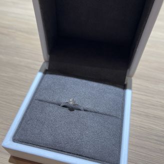 【トリニティ(Trinity)】の口コミ いくつもの指輪を試着して、着け心地とシンプルなデザインが気に入りこの指...