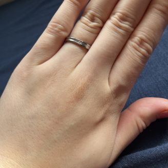 【Tomo me(トモミ)】の口コミ デザインがシンプルでとてもよく着け心地も
よかったのと、たくさんの指輪...