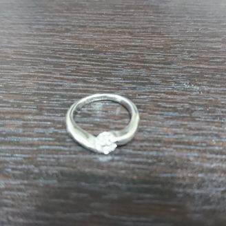 【Lacrima(ラクリマ)】の口コミ ひねりを聞かせたデザインで、今風な感じとダイヤのサイズに、あったバラン...