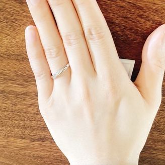 【ギンザタナカブライダル(GINZA TANAKA BRIDAL)】の口コミ どの指輪のダイヤもキラキラと綺麗で、薄暗い照明の中にいたとしても輝きが...