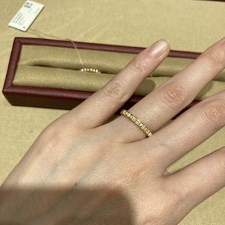 【ショパール(Chopard)】の口コミ シンプルでリング自体な存在感がある。普通のエタニティとは異なるデザイン...