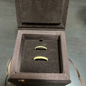 【PAVEO CHOCOLAT(パヴェオショコラ)】の口コミ 結婚指輪では珍しい形をしていて、他と被らない所が決め手です。
色も少し...