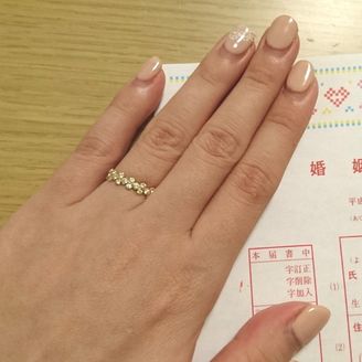 【AHKAH(アーカー)】の口コミ 婚約指輪といえば大きなダイヤが一つ付いているイメージがあったのですが大...