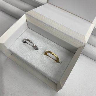 【shihara(シハラ)】の口コミ 指輪のデザインは上から見るとダイヤが見えるさりげなくラグジュアリーな印...