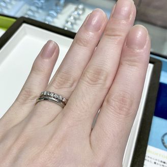 【PILOT BRIDAL(パイロットブライダル)】の口コミ 商品名はプレジャーです。
すごく光ります！元々所持している指輪との重ね...