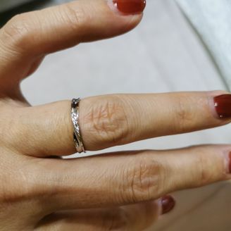 【insembre(インセンブレ)】の口コミ デザインはエレガントなタイプです。素材はプラチナです。テイストは女性ら...