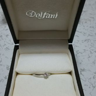 【Dolfani(ドルファーニ )】の口コミ シンプルなデザインです。
重ね付けできるように、一緒に選びにいきました...