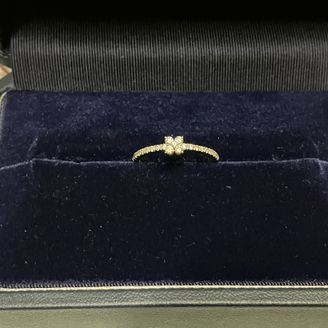 【VERITE(ベリテ)】の口コミ 小さなダイヤが散りばめられていてキュートな感じが可愛かった。ワンストー...