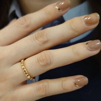 【ブシュロン(BOUCHERON)】の口コミ カッティングのおかげでゴールドの色でもキラキラ輝き、シンプルながら存在...