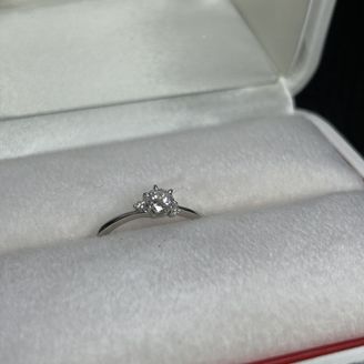 【目黒宝石店】の口コミ 結婚指輪をプラチナにする予定だったので同じくプラチナは必須でした。真ん...