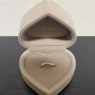 【THE KISS(ザ・キッス)】の口コミ 指が太いのが悩みで店員さんにおすすめを聞くと
細く見えるようにひねりが...