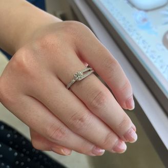 【Fred(フレッド)】の口コミ デザインがとても可愛らしいです！
女性らしいデザインで指が綺麗に見えま...