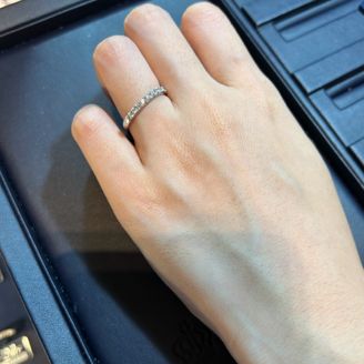 【ROYAL ASSCHER(ロイヤル・アッシャー)】の口コミ 素材は忘れてしまいましたが、ハーフエタニティの王道な結婚指輪かと思いま...