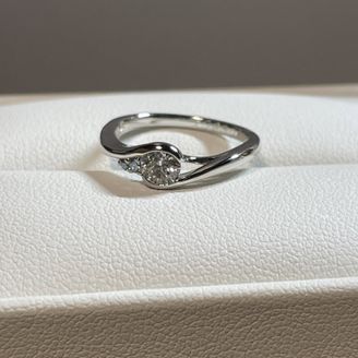 【雅-miyabi- 】の口コミ ダイヤモンドが主張しすぎないタイプのデザインで、ダイヤモンドをぶつけた...