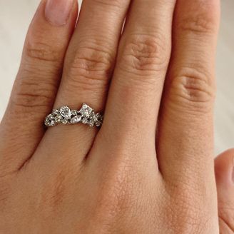 【Bizoux(ビズー)】の口コミ デザインを言葉で表すとすれば上品な華やかさというイメージです。宝石箱の...