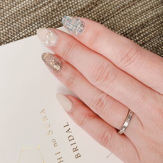 【HOSHI no SUNA 星の砂(ほしのすな)】の口コミ 角度によってキラキラと光るので高級感もでるとおもいます。年齢も若くなく...