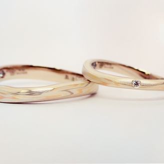 【杢目金屋(もくめがねや)】の口コミ 指輪のデザインは自分たちで素材を選ぶことで唯一無二の指輪であること、ま...