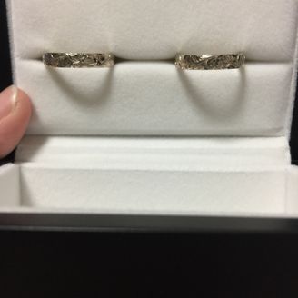 【IMMORTAL MAULOA COLLECTION(イモータル マウロア コレクション)】の口コミ 結婚指輪はシンプルな物が多いですが、このハワイアンな感じと、飽きがこな...